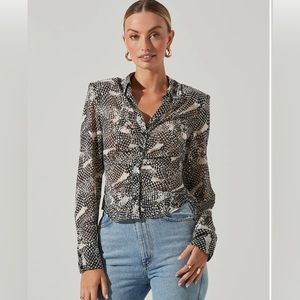 ASTR the label RUCHED BUTTON UP TOP